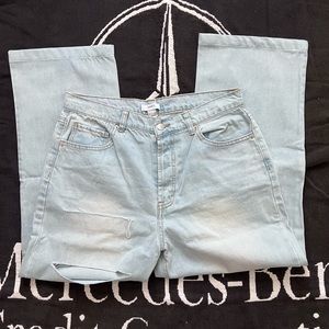 Women’s Forever 21 light washed jeans with 3 holes